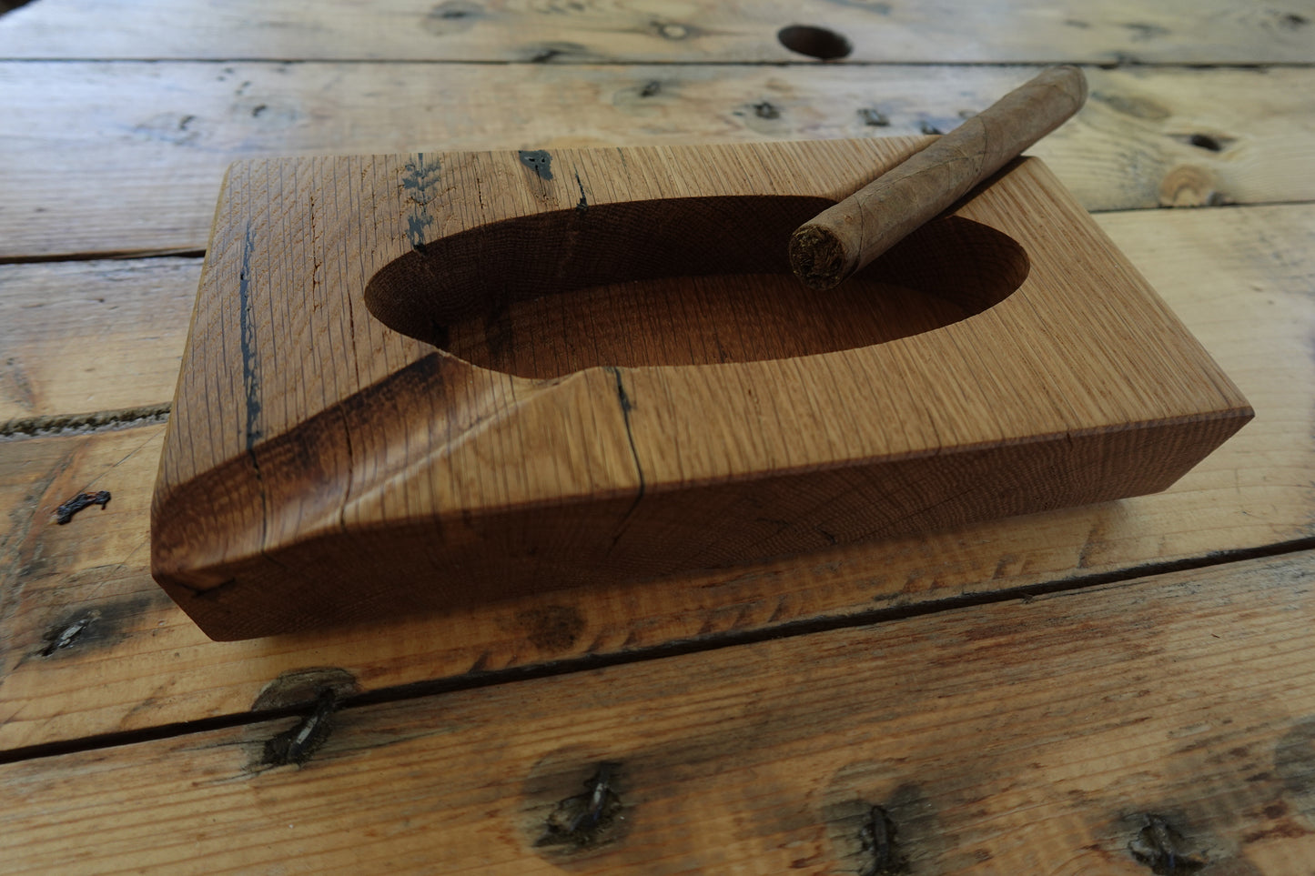 422024RO Red Oak 2 Slot Cigar Ashtray