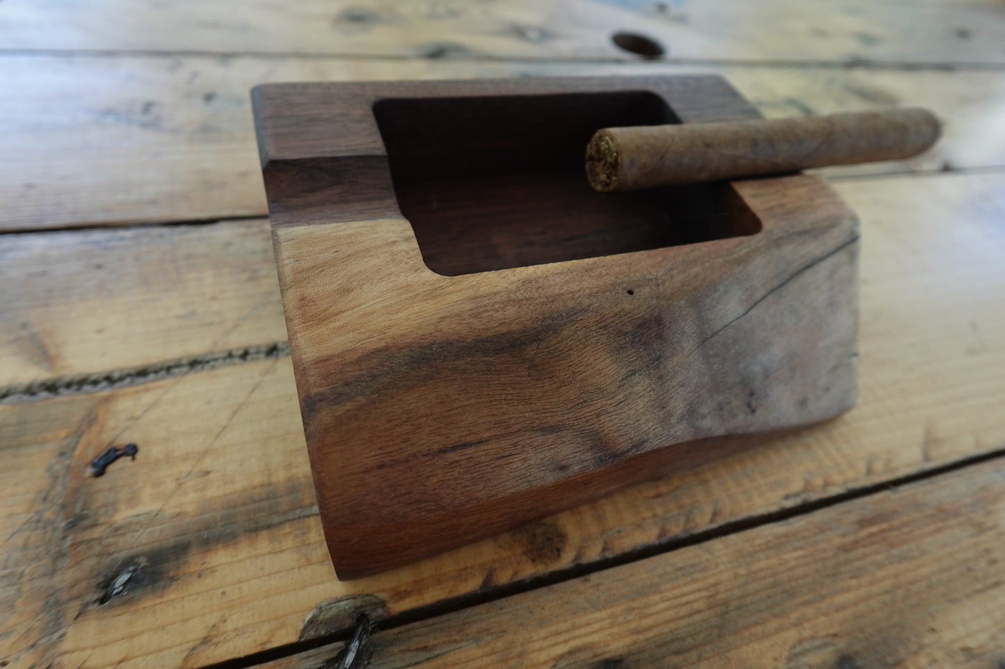 472024W1 Indiana Walnut Cigar Ashtray