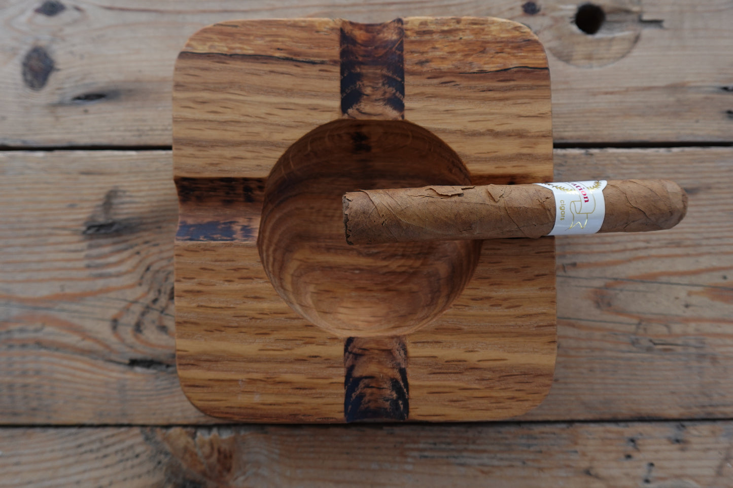 Gamer Series Indiana Oak 4 Slot Cigar AshtrayGS910082024