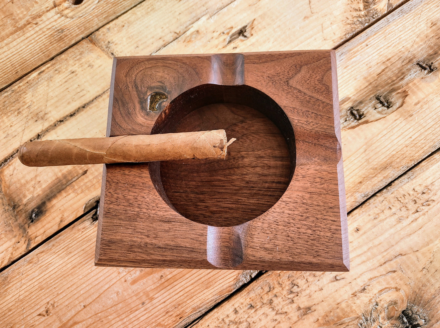 Walnut Ashtray 352024W5