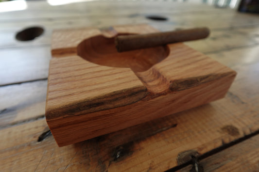 Striking Red Oak 4 Slot Circle Tray Cigar Ashtray