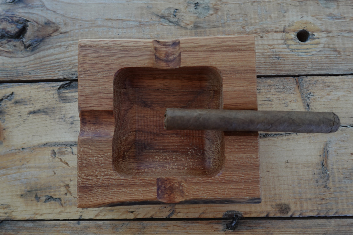 Gorgeous Red Oak 4 Slot Cigar Ashtray!  1 of 4!