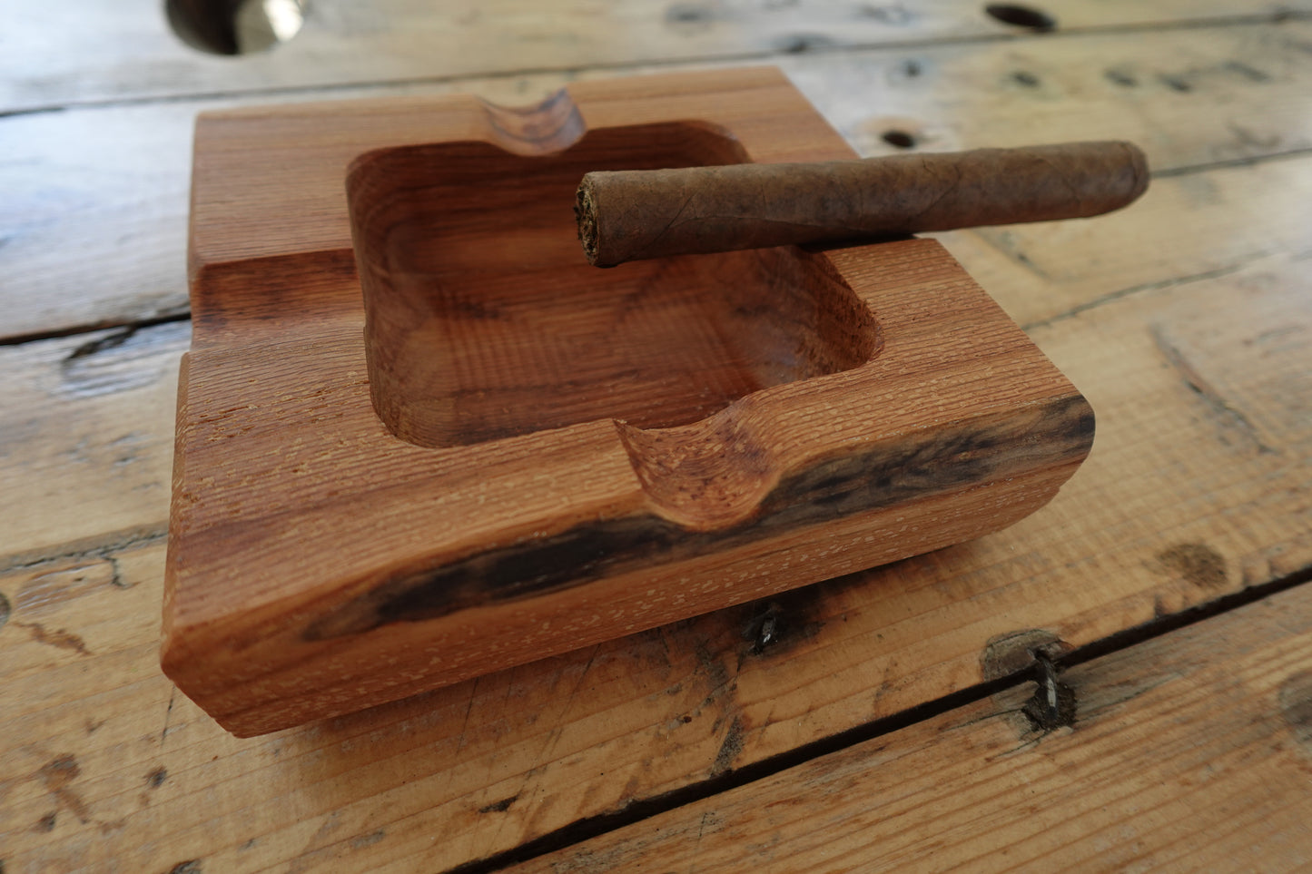 Gorgeous Red Oak 4 Slot Cigar Ashtray!  1 of 4!