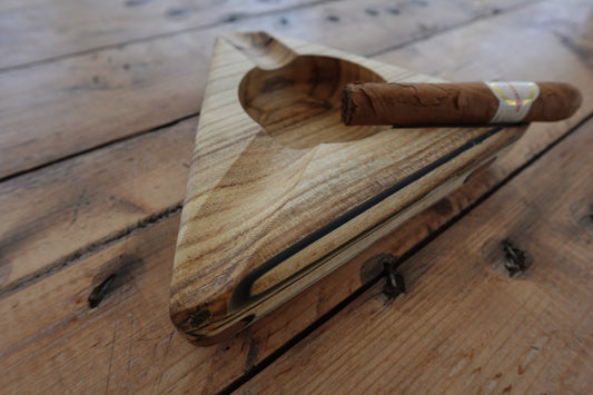 332025A3 Indiana Ash Triangle 3 Finger Ashtray