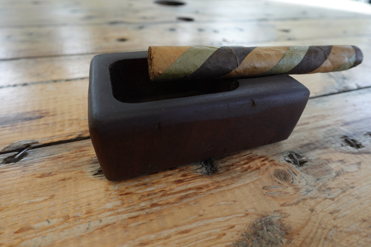 9102025IPE4F1 Ipe Cigar Ashtray