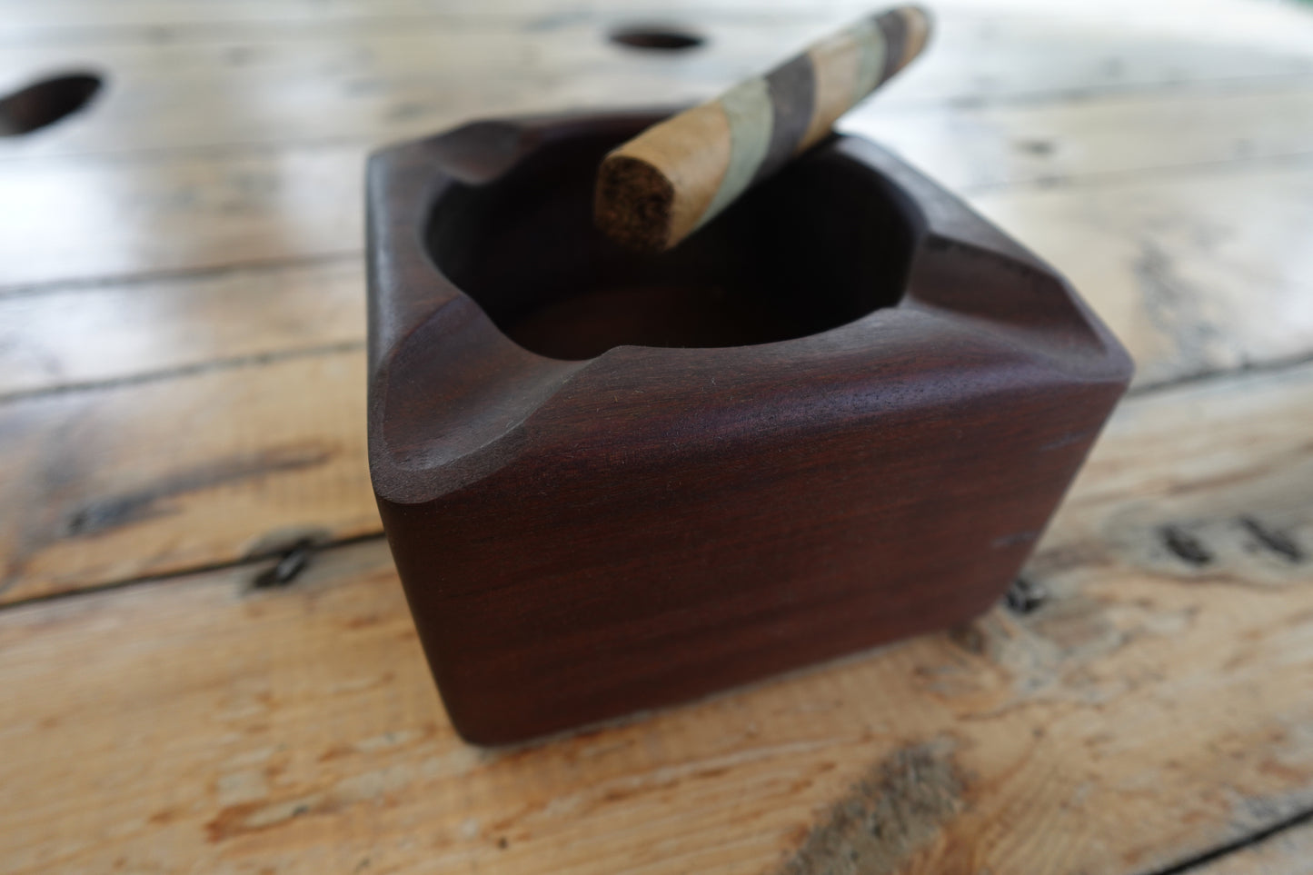 9102025IPE3F4 Brazilian IPE 4 Finger Cigar Ashtray