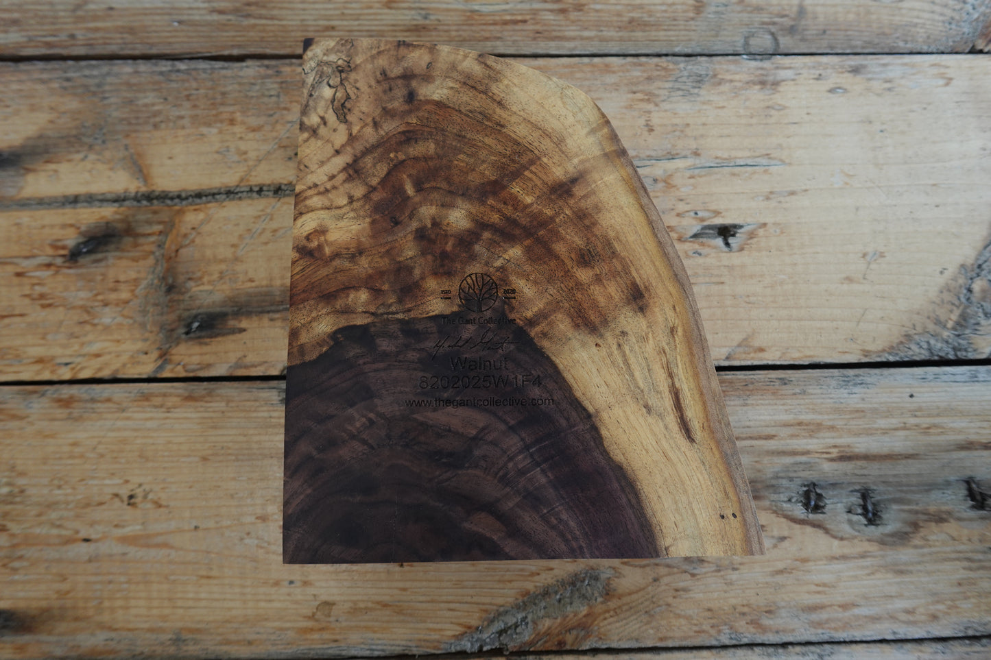 Indiana Walnut Natural Edge Cigar Adhtray