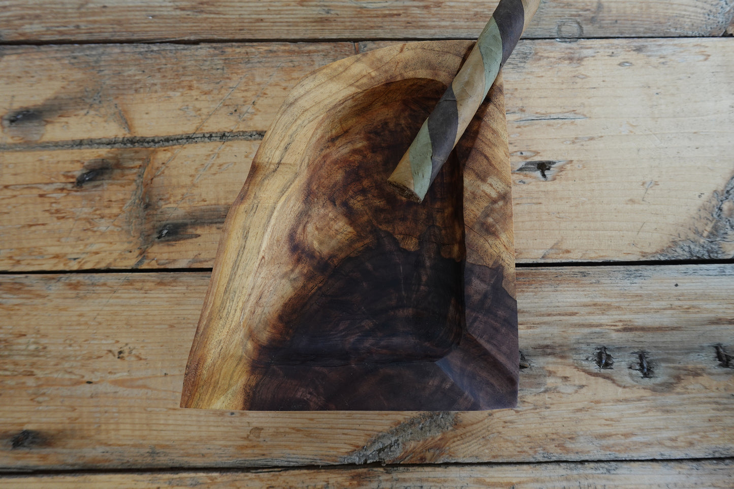 Indiana Walnut Natural Edge Cigar Adhtray