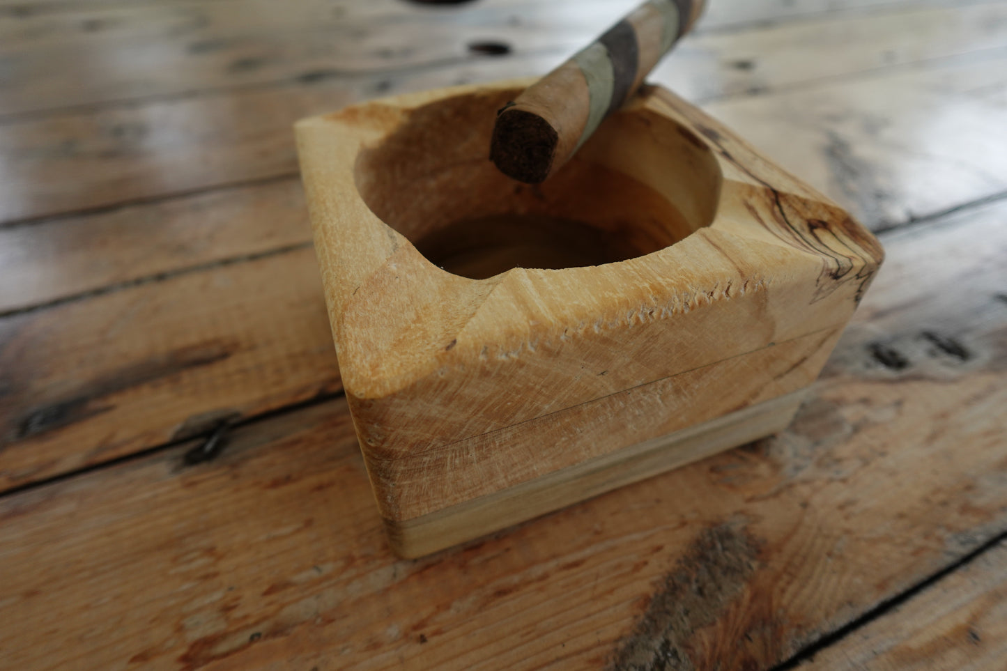 872025MS14F Multi_-Indiana Species Deep Tray Cigar Ashtray