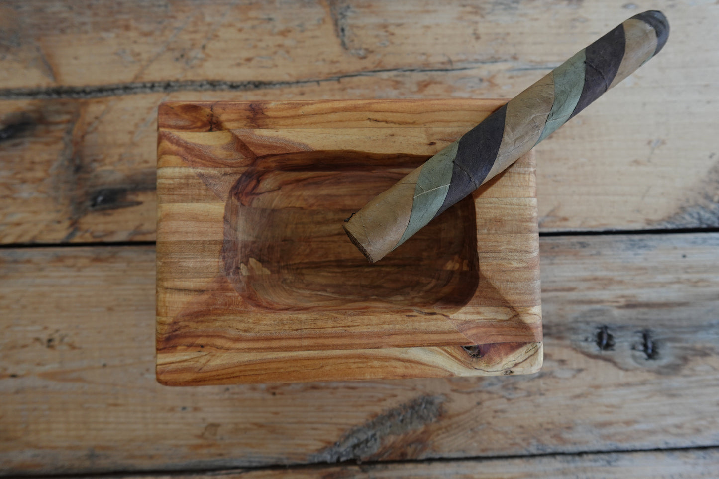 Beautiful Indiana Ambrosia Maple Four Finger Cigar Ashtray 8212025MS14F