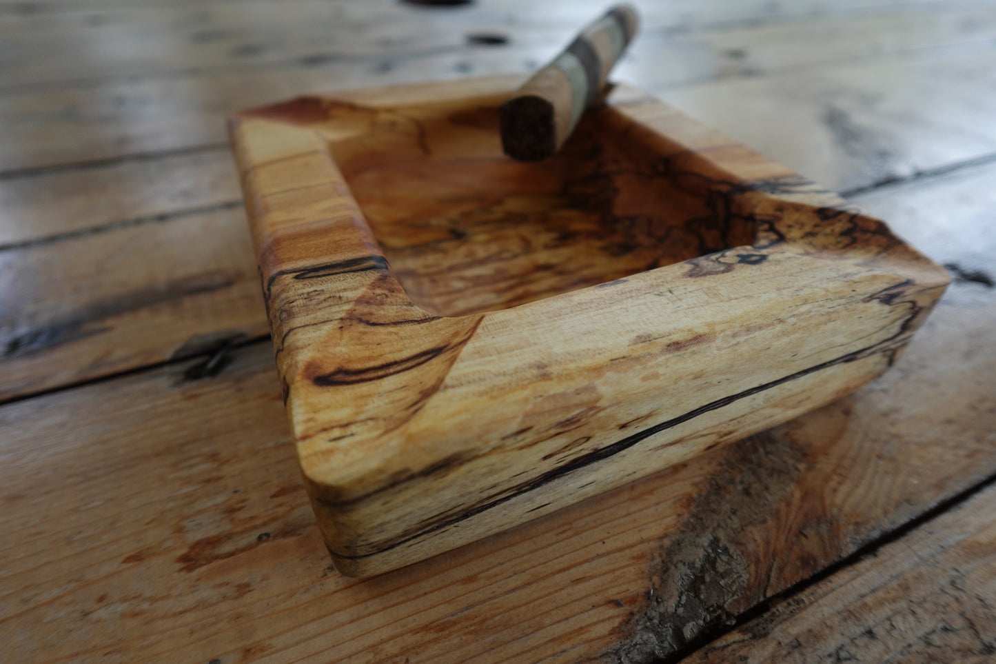 10142025SM1F4 Indiana Spalted Maple Four Finger Cigar Ashtray