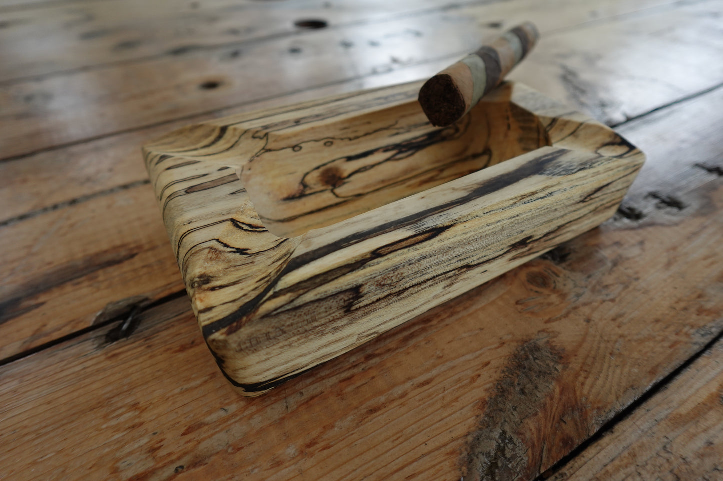 8282025SM2F4 Indiana Spalted Maple Four Finger Cigar Ashtray