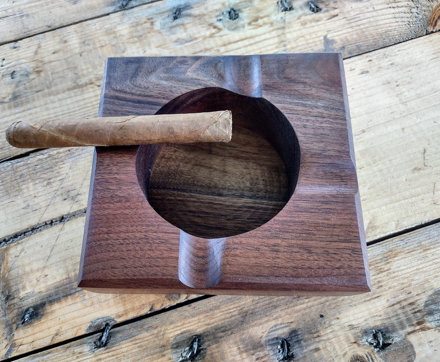 Walnut Ashtray 352024W3