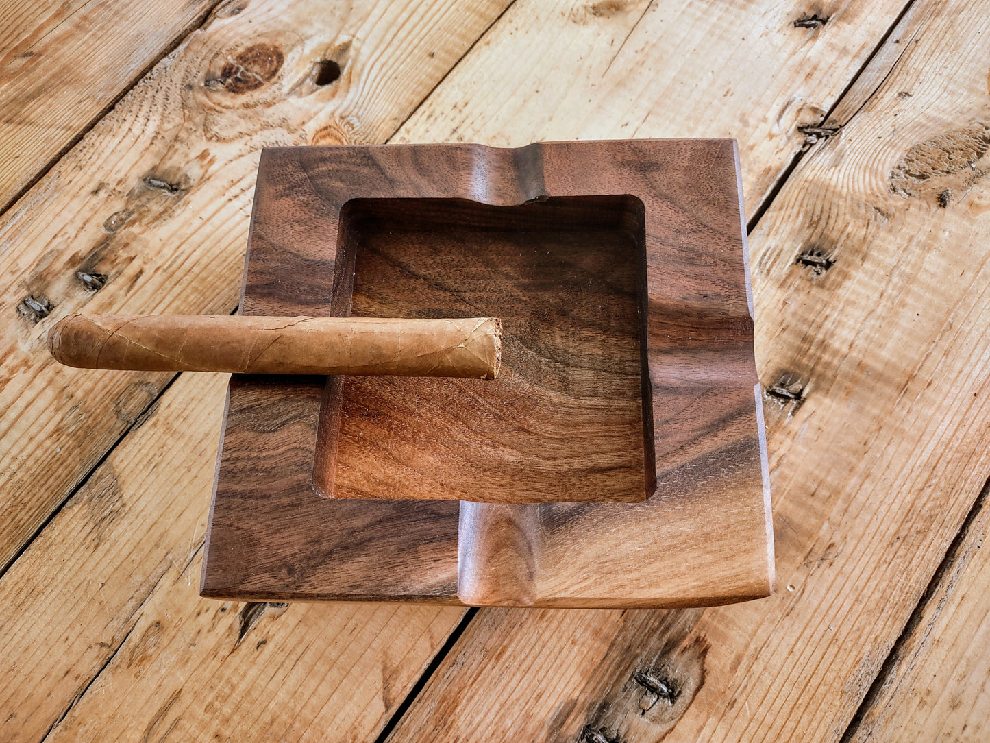 Walnut Ashtray 352024W2